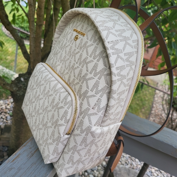 🔥SOLD🔥MICHAEL KORS🌻 ERIN MEDIUM MK LOGO SIGNATURE BACKPACK🎒 - Picture 4 of 13